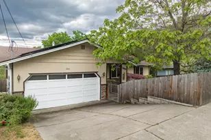 1888 NE Beacon Dr, Grants Pass, OR 97526 - Photo 3
