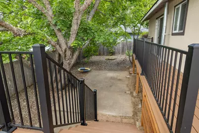 1888 NE Beacon Drive, Grants Pass, OR 97526 - Photo 23