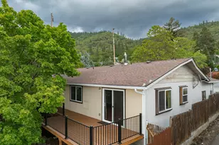 1888 NE Beacon Dr, Grants Pass, OR 97526 - Photo 19