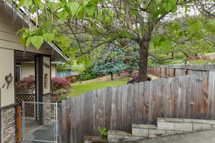 1888 NE Beacon Dr, Grants Pass, OR 97526 - Photo 39