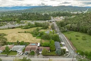 1888 NE Beacon Dr, Grants Pass, OR 97526 - Photo 43