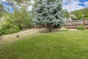 1888 NE Beacon Dr, Grants Pass, OR 97526 - Photo 33