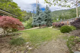 1888 NE Beacon Dr, Grants Pass, OR 97526 - Photo 31