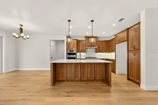 4090 Crystal Springs Dr, Medford, OR 97504 - Photo 5
