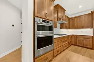 4090 Crystal Springs Dr, Medford, OR 97504 - Photo 9