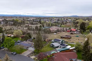 1551 SW Parkway Dr, Redmond, OR 97756 - Photo 43