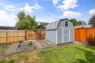 2423 Delta Waters Rd, Medford, OR 97504 - Photo 19