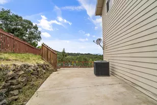 1553 Panoramic Loop, Grants Pass, OR 97527 - Photo 23