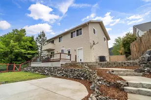 1553 Panoramic Loop, Grants Pass, OR 97527 - Photo 51