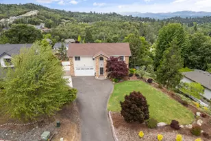 1553 Panoramic Loop, Grants Pass, OR 97527 - Photo 3