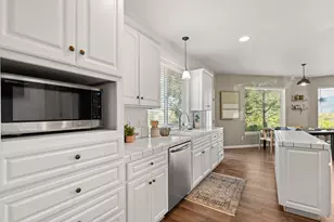 1553 Panoramic Loop, Grants Pass, OR 97527 - Photo 11