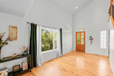 107 N 1st Street, Talent, OR 97540 - Photo 5