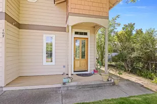 107 N 1st St, Talent, OR 97540 - Photo 3