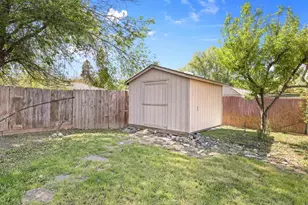 107 N 1st St, Talent, OR 97540 - Photo 33