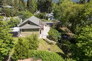 915 NW D St, Grants Pass, OR 97526 - Photo 25
