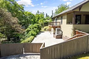 915 NW D St, Grants Pass, OR 97526 - Photo 21