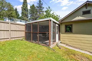 915 NW D St, Grants Pass, OR 97526 - Photo 19