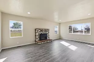 5156 Peace Ln, Central Point, OR 97502 - Photo 9