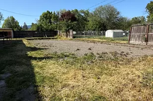 1019 W Main St, Medford, OR 97501 - Photo 1