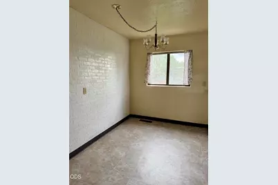 950 E B Street, Madras, OR 97741 - Photo 15