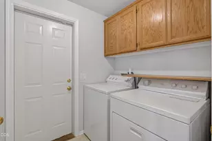 231 SE Independence Dr, Grants Pass, OR 97527 - Photo 25