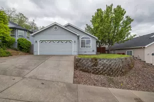 231 SE Independence Dr, Grants Pass, OR 97527 - Photo 31