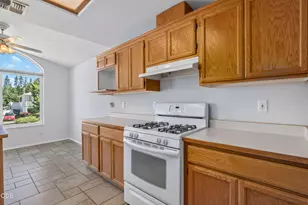 231 SE Independence Dr, Grants Pass, OR 97527 - Photo 9