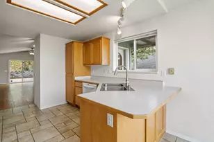 231 SE Independence Dr, Grants Pass, OR 97527 - Photo 11