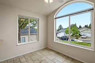 231 SE Independence Dr, Grants Pass, OR 97527 - Photo 13