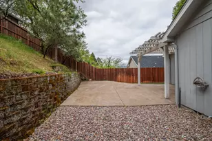 231 SE Independence Dr, Grants Pass, OR 97527 - Photo 27