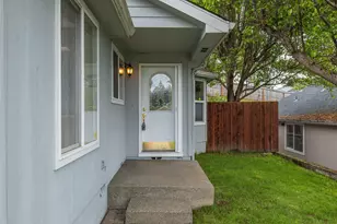 231 SE Independence Dr, Grants Pass, OR 97527 - Photo 3