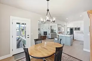 3847 Arena Dr, Medford, OR 97504 - Photo 15