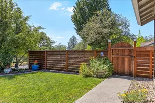 1180 NW F St, Grants Pass, OR 97526 - Photo 9