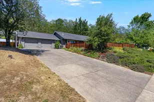 1180 NW F St, Grants Pass, OR 97526 - Photo 13