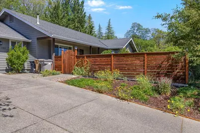 1180 NW F Street, Grants Pass, OR 97526 - Photo 7
