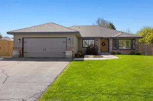 4039 Valinda Way, Klamath Falls, OR 97603 - Photo 1