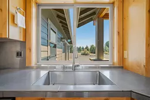 63945 W Quail Haven Dr, Bend, OR 97703 - Photo 17