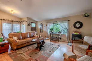 110 W 5th St, Phoenix, OR 97535 - Photo 5