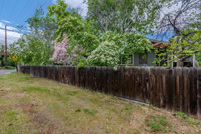 110 W 5th Street, Phoenix, OR 97535 - Photo 27