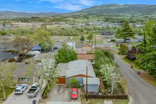 110 W 5th St, Phoenix, OR 97535 - Photo 3