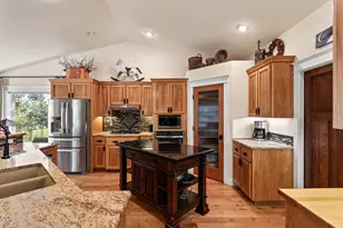 2964 NW Fairway Heights Dr, Bend, OR 97703 - Photo 11