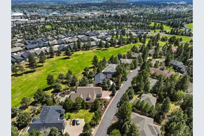 2964 NW Fairway Heights Drive, Bend, OR 97703 - Photo 43