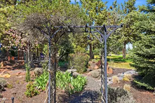 2964 NW Fairway Heights Dr, Bend, OR 97703 - Photo 21