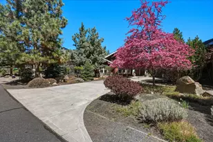 2964 NW Fairway Heights Dr, Bend, OR 97703 - Photo 3
