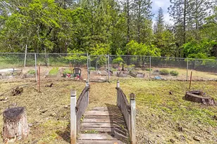 7310 N Applegate Rd, Grants Pass, OR 97527 - Photo 43