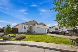 3020 NW 9th Ct, Redmond, OR 97756 - Photo 1