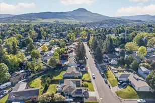 2573 Eaton Dr, Medford, OR 97504 - Photo 37