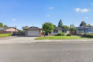 2573 Eaton Dr, Medford, OR 97504 - Photo 3