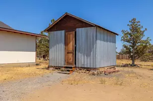 25311 Bachelor Ln, Bend, OR 97701 - Photo 33