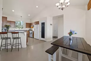 25311 Bachelor Ln, Bend, OR 97701 - Photo 5